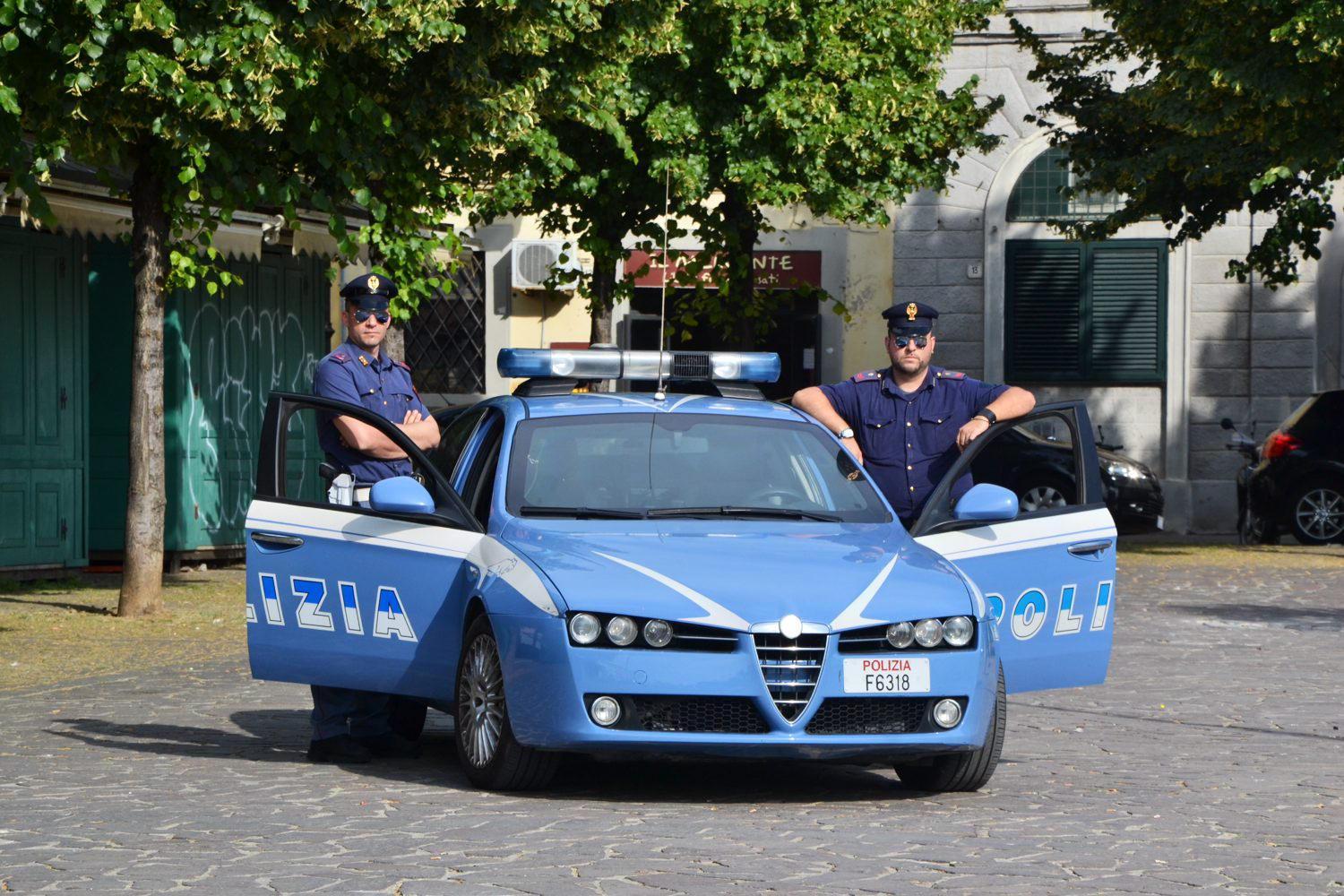 Polizia in piazza Garibaldi