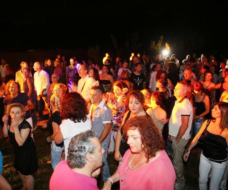 Una edizione degli anni passati dei raduni dei nostalgici della Discoteca Concorde di Chiesina Uzzanese
