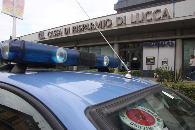 Rapinò la Cassa di Lucca in via Roma Arrestato dai carabinieri 