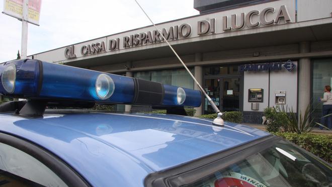 Rapinò la Cassa di Lucca in via Roma Arrestato dai carabinieri