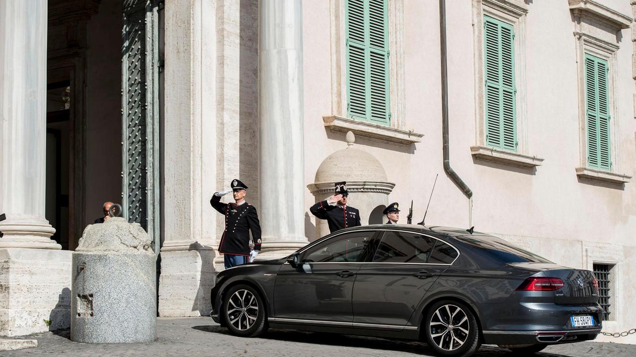 Il sindaco di Cecina contro la scorta a Napolitano: «Sottrae agenti al territorio»