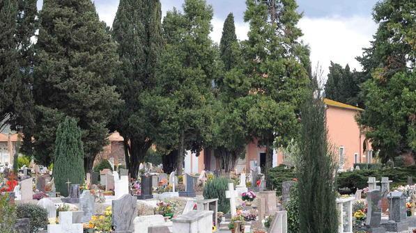 Cimiteri e cremazioni a Pistoia, Socrem e Co&So ricorrono al Tar: no all’appalto unico