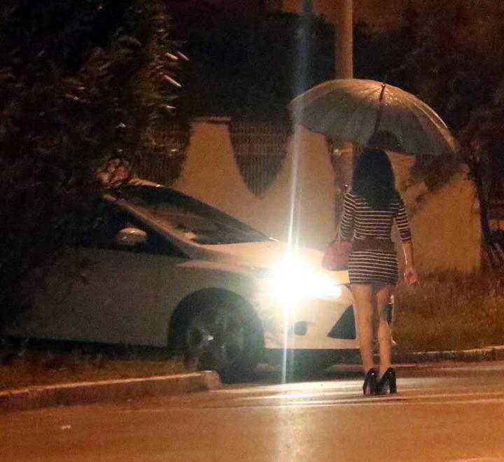 Vietati ammiccamenti e look indecorosi Sì del consiglio al Regolamento di polizia 