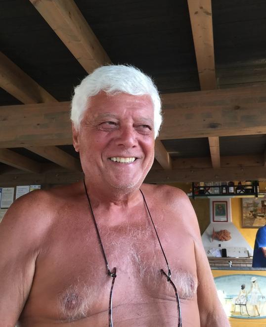 Giancarlo, che ha portato il piano bar in Versilia