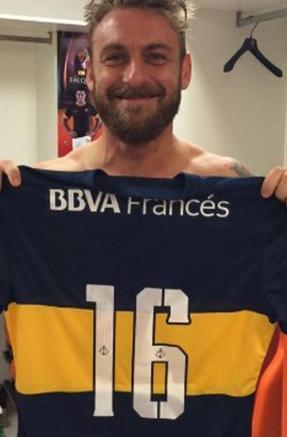 Mediano dei due mondi De Rossi, che festa allì’arrivo a Buenos Aires