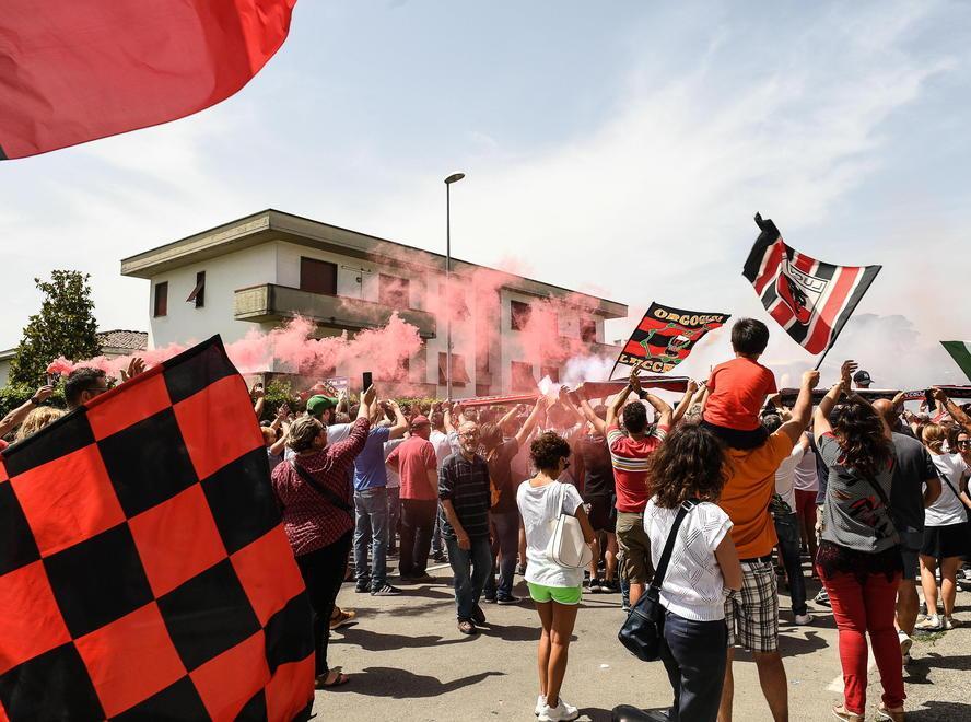 Rossoneri, in pista resta soltanto Mariani Evaporano i gruppi di Corda e dei “lucchesi” 