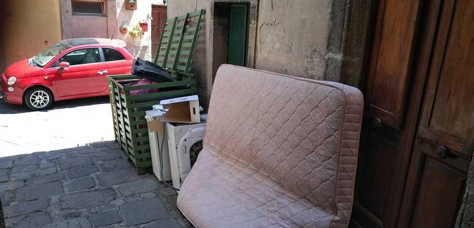 Veglia notturna per pizzicare chi abbandona rifiuti 