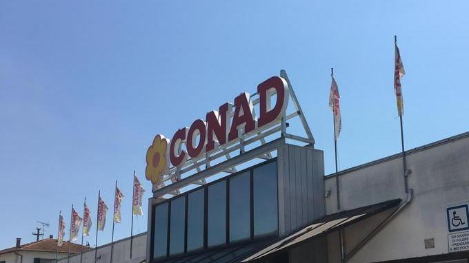 Colpo da migliaia di euro in pieno giorno al Conad