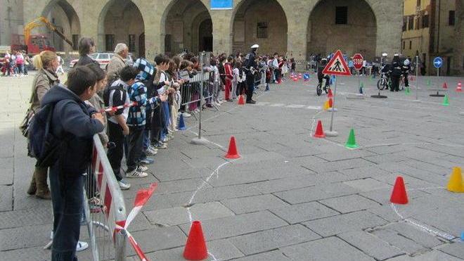 Ragazzi in piazza, lezione di sport