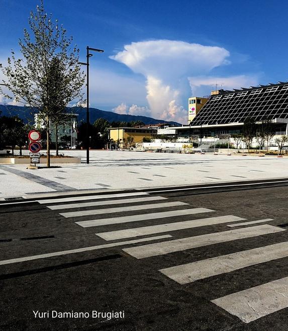 Una nube a incudine sopra Capannori