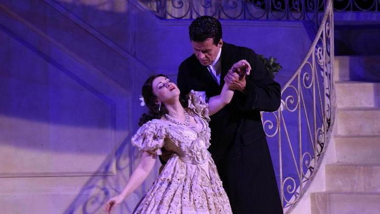 Su il sipario Alla Cava va in scena la Traviata
