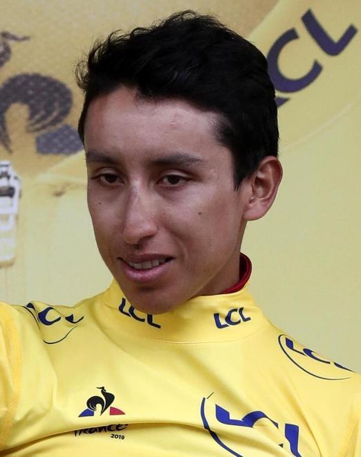 La grandine ferma il Tour E il 22enne Bernal è la nuova maglia gialla