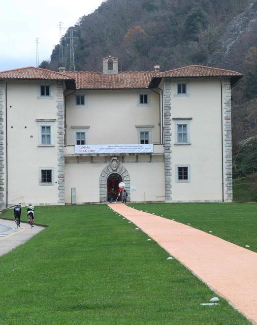Noi, i social e gli smartphone La mostra della Hovnanian
