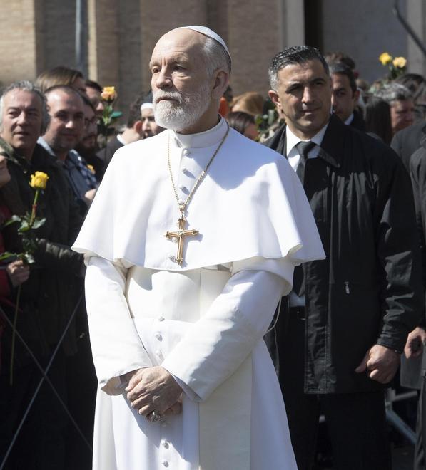 Il Vaticano è qui Sorrentino: “Girare The New Pope è un salto mortale” 