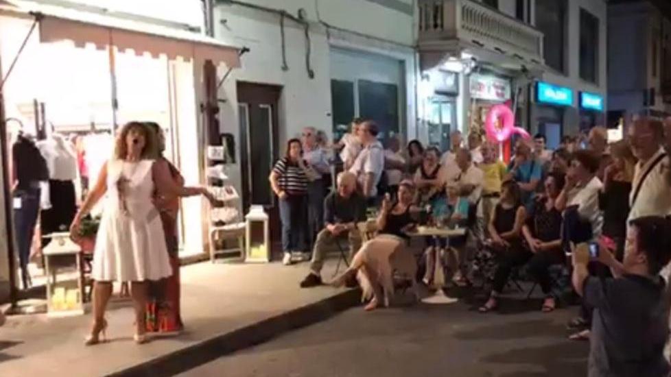 Acquisti serali in centro: due negozianti molestate all’ora di chiusura