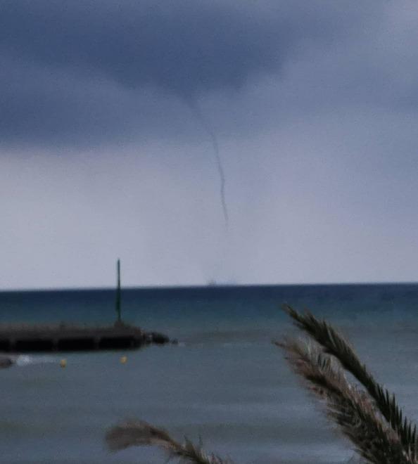Pioggia e grandine su tutta la Maremma Saltano spettacoli e il palio femminile 