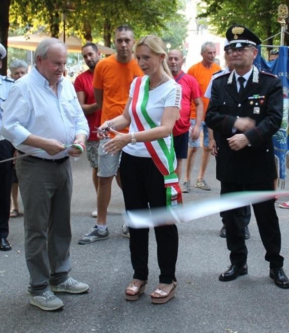 La piazza in fermento per il live della Rettore Oggi la corsa dei cani