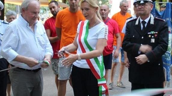 La piazza in fermento per il live della Rettore Oggi la corsa dei cani