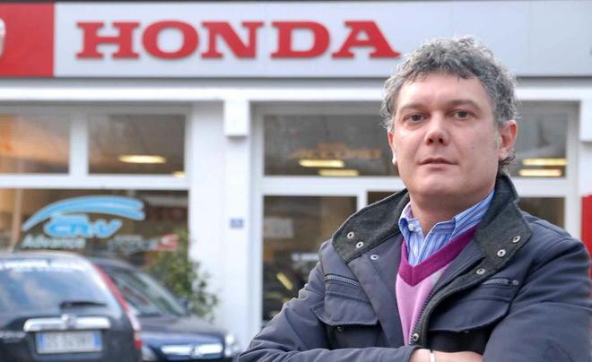 Consegne delle auto ferme da 20 giorni 