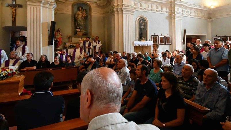 L’ultimo saluto al parroco «Cerrè per don Gino era il centro del mondo»