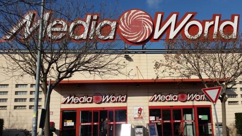 Tenta il furto a Mediaworld: arrestato un 43enne lucchese