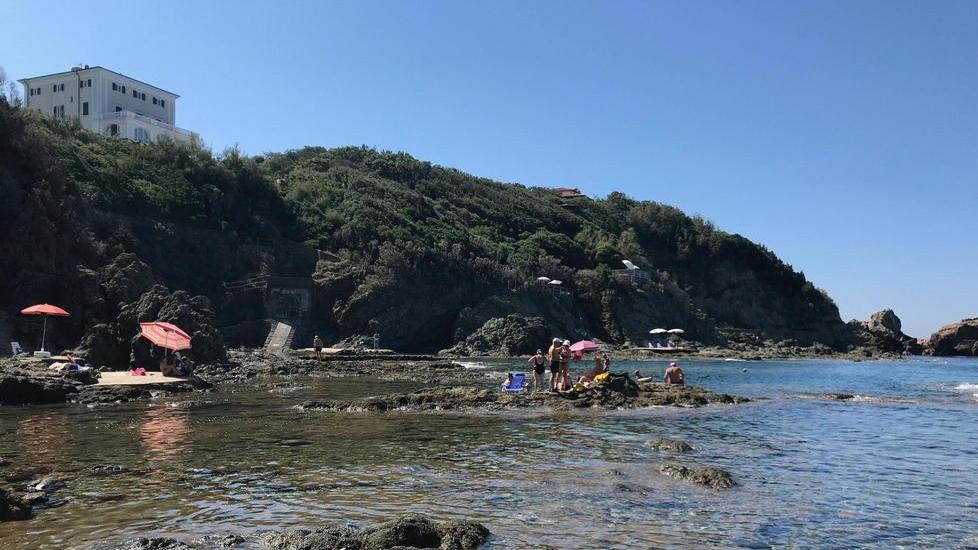 Una veduta d’insieme della villa e della baia