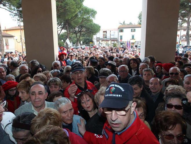 Folla in festa per il vicario del Papa 