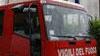 Trattore distrutto dal fuoco scoppiato in un capannone
