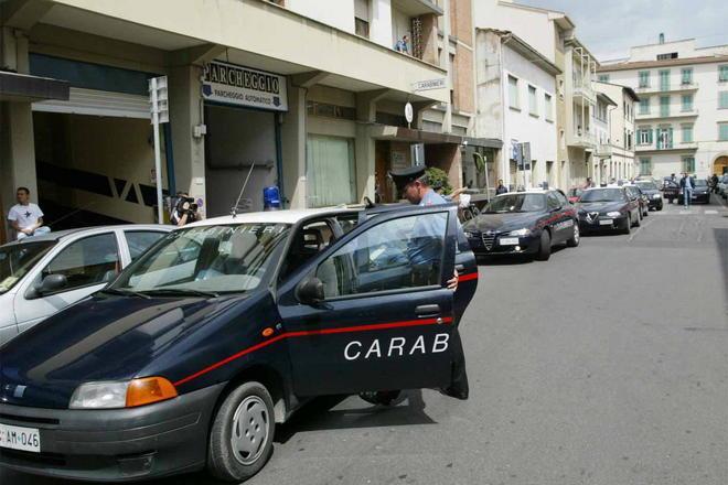 Con l’ascia contro il vicino che fa troppo rumore, arrestato un settantenne 