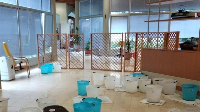 «Piove dentro la casa di riposo Tulipani»