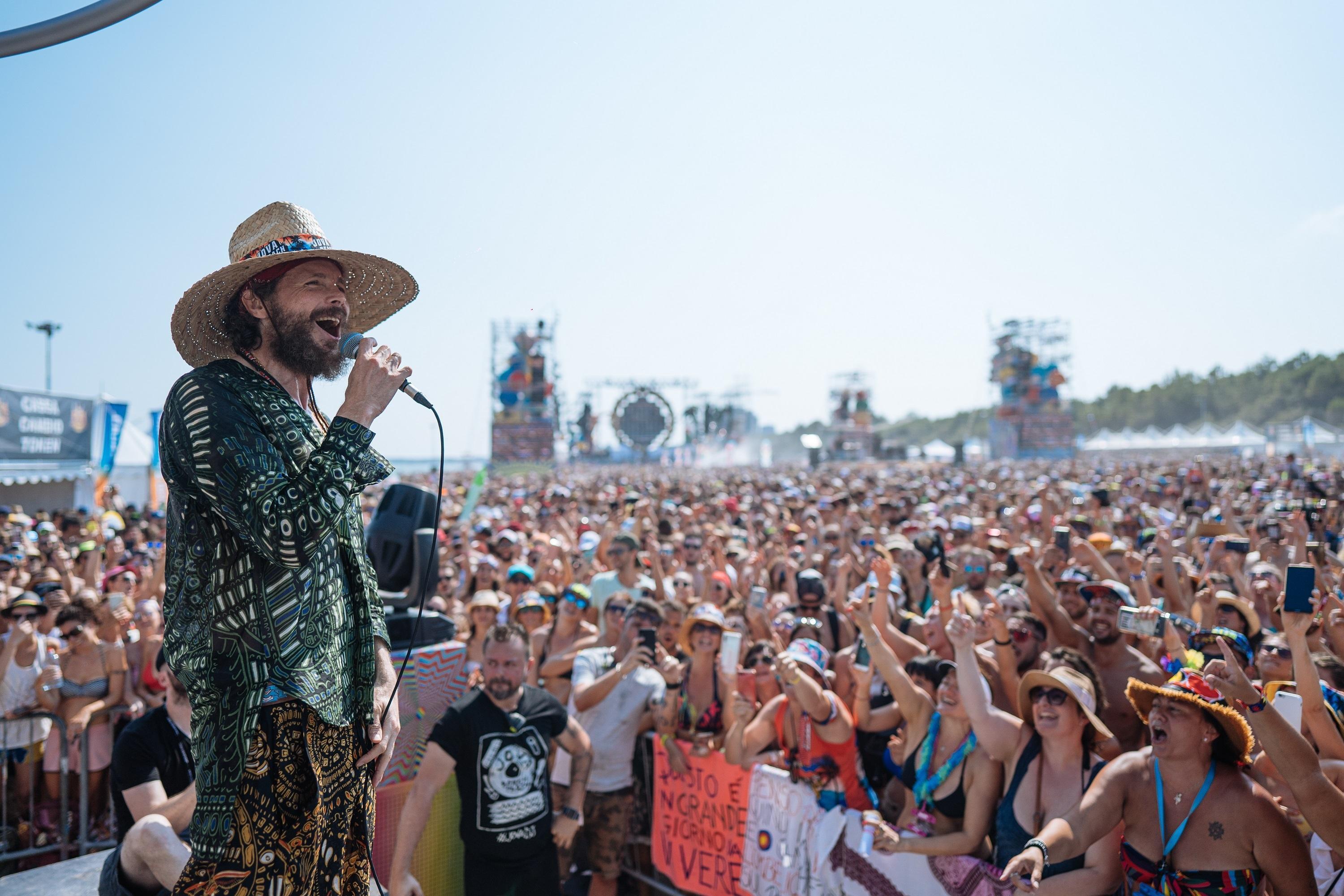 Jova Beach a Viareggio, in quarantamila al concerto: ecco le cose da sapere 