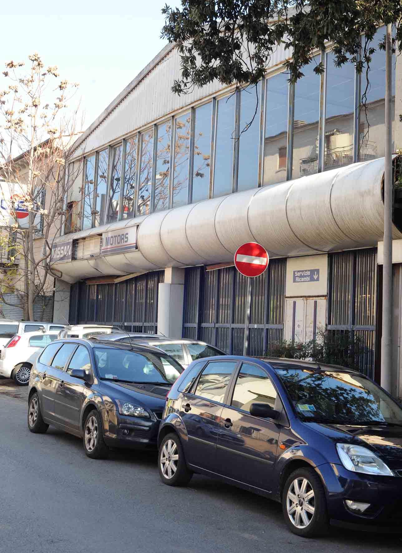 L’ex concessionaria Fiat di via Ciampi: al suo posto una palazzina di quattro piani (foto Gori)