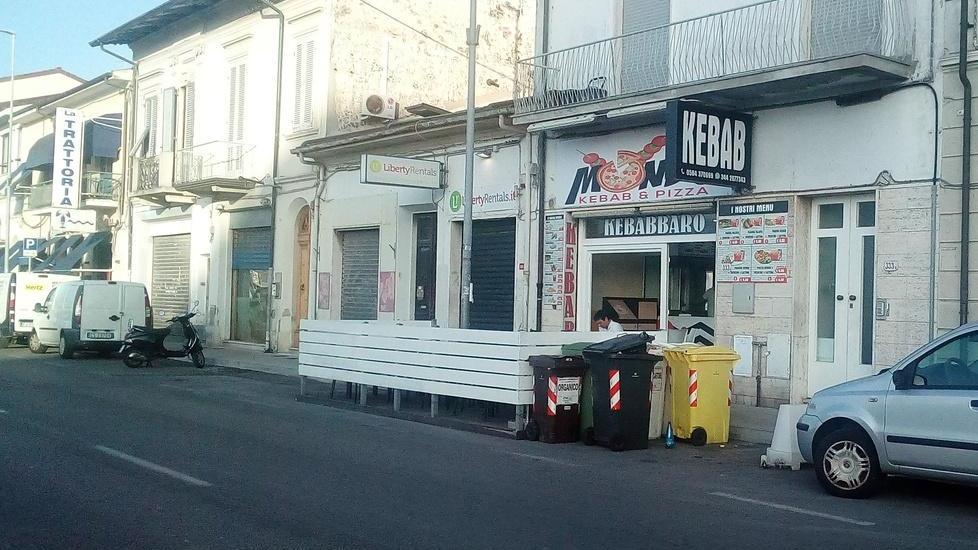 Ruba la cassa al Kebab e ferisce il dipendente Ricercato dalla polizia