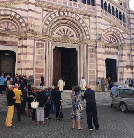Una folla commossa per l’addio a Lorenzini