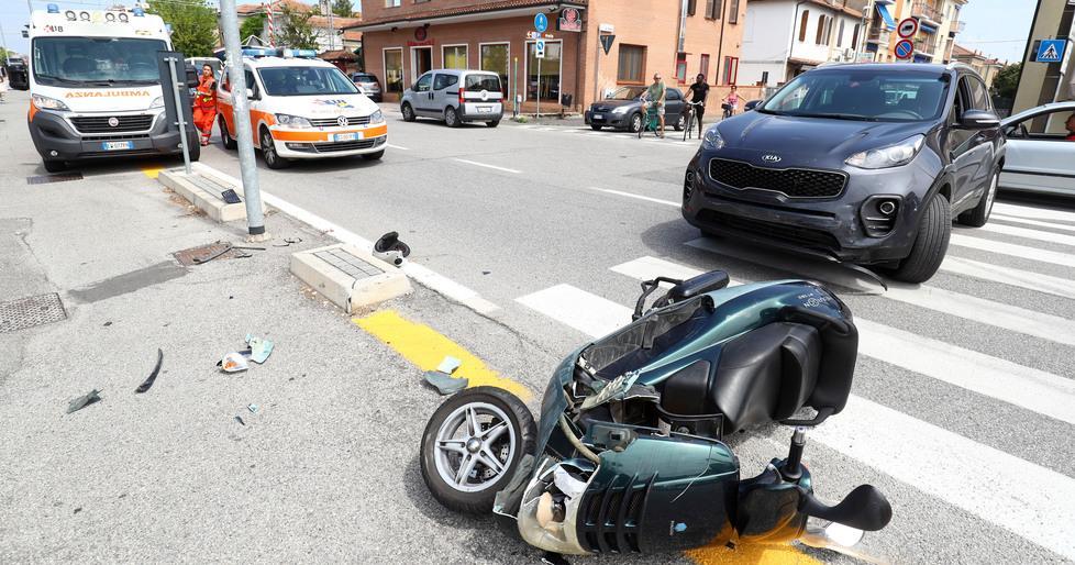 Scontro al passaggio a livello