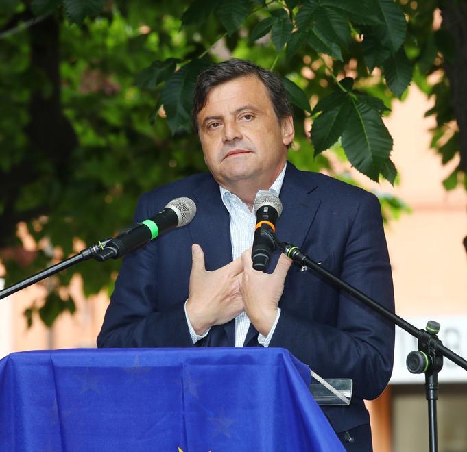 Calenda come primo ospite poi spazio a cibo e musica 