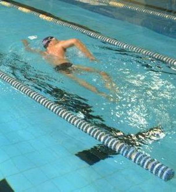 La piscina pubblica fa acqua Ma per ora niente lavori 