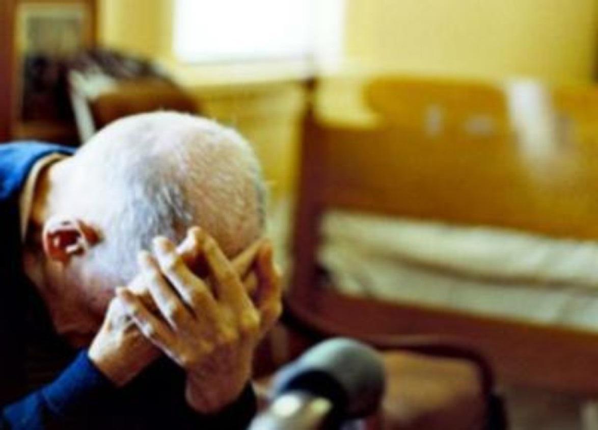 Esce dal carcere e ricomincia a picchiare i genitori: arrestato