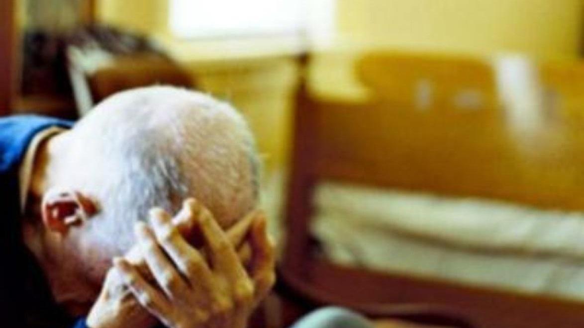 Esce dal carcere e ricomincia a picchiare i genitori: arrestato