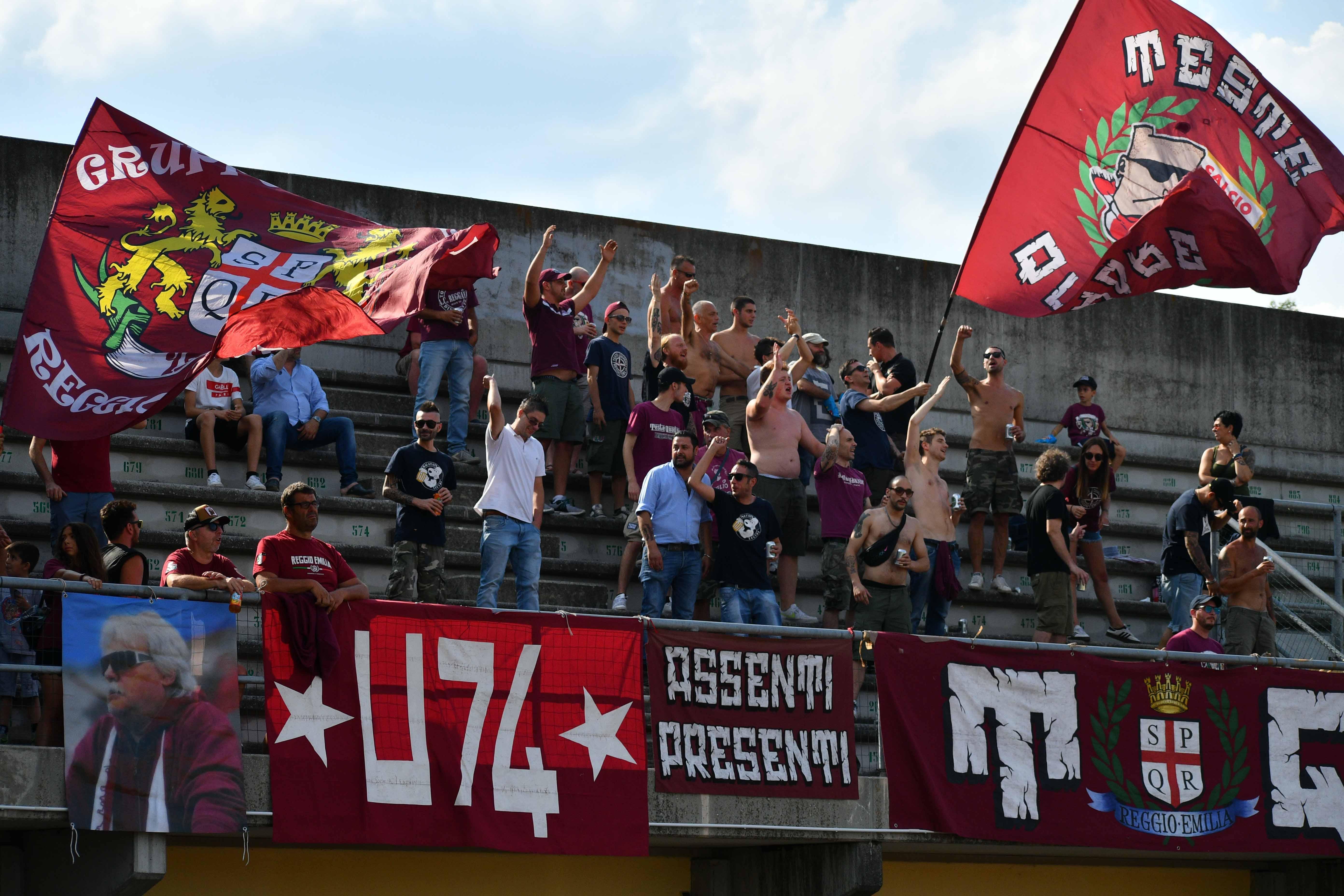 I tifosi al seguito della Reggiana nell'ultima amichevole disputata dai granata