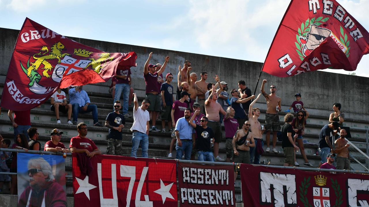 I tifosi al seguito della Reggiana nell'ultima amichevole disputata dai granata