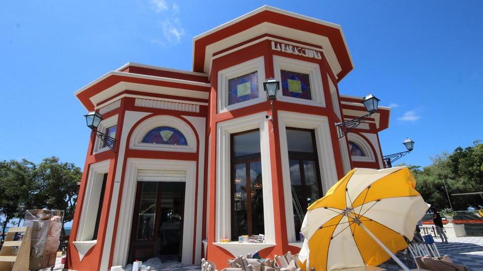 Baracchina rossa, fuori c'è la "spiaggia" e dentro la storia: ecco come sarà dopo il restyling - Foto