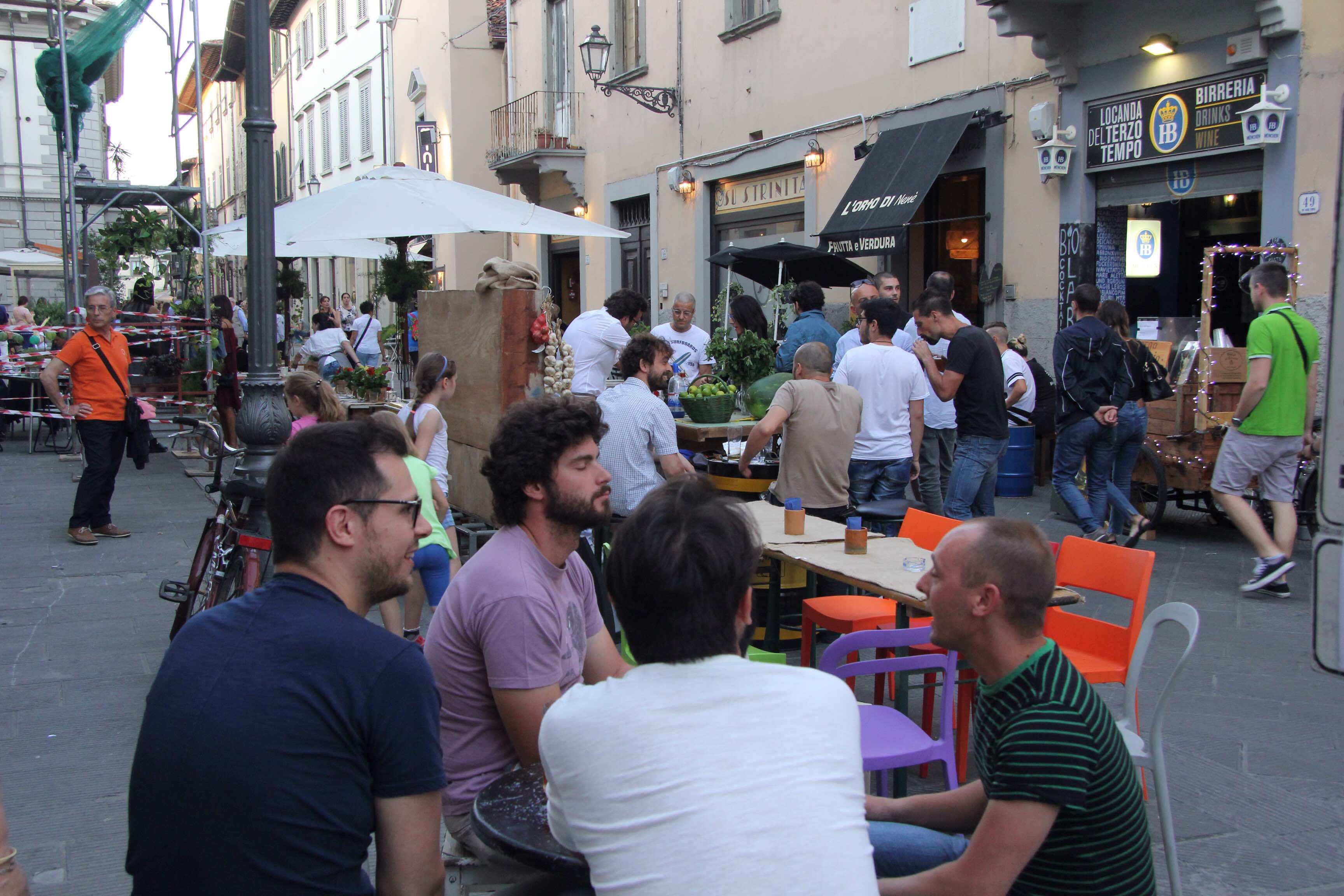 Pedonalizzazione temporanea in via Santa Trinita dal 28 agosto al 30 settembre 2019 (foto d'archivio)