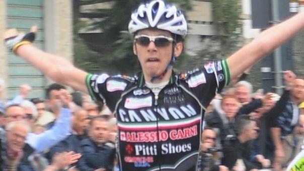 La galoppata di Ricci e la grande volata del guizzante Stefanelli