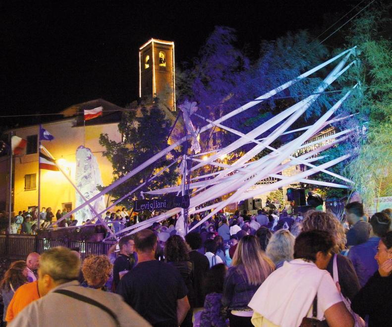 Musicanti, giocolieri e oltre 20 cantine vinicole riempiranno Levigliani per il Wine art festival