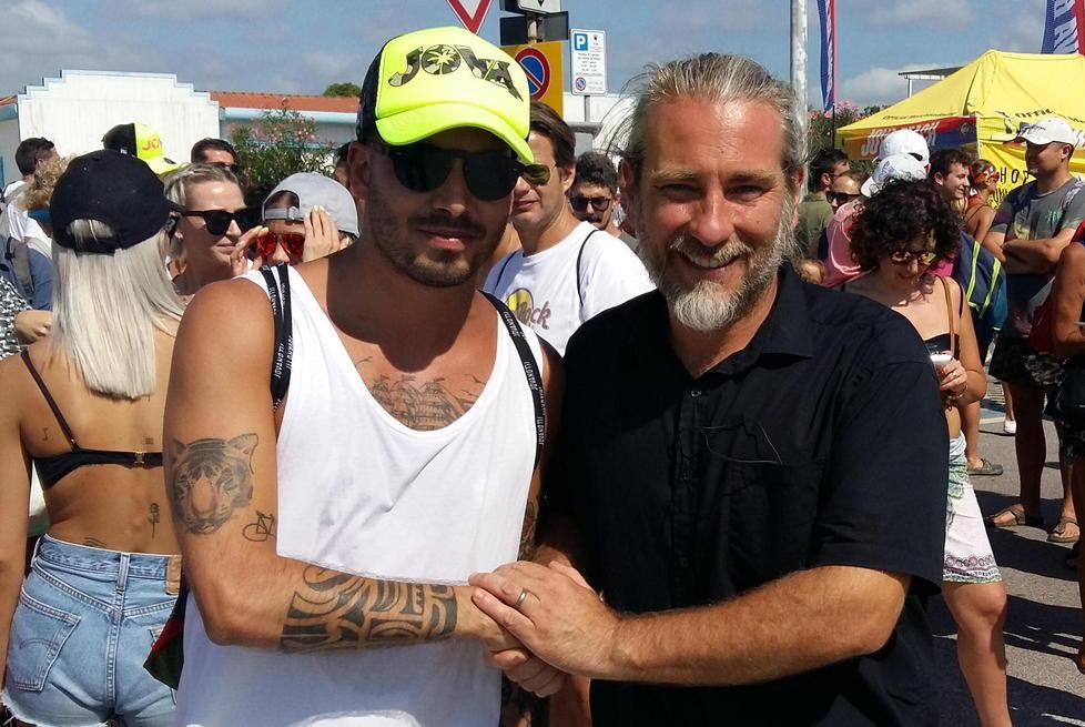 Un esercito di volontari in cambio di un panino e del concerto gratis 
