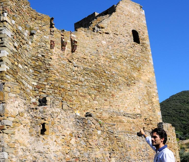 Fulmine danneggia la torre della Rocca Pisana 