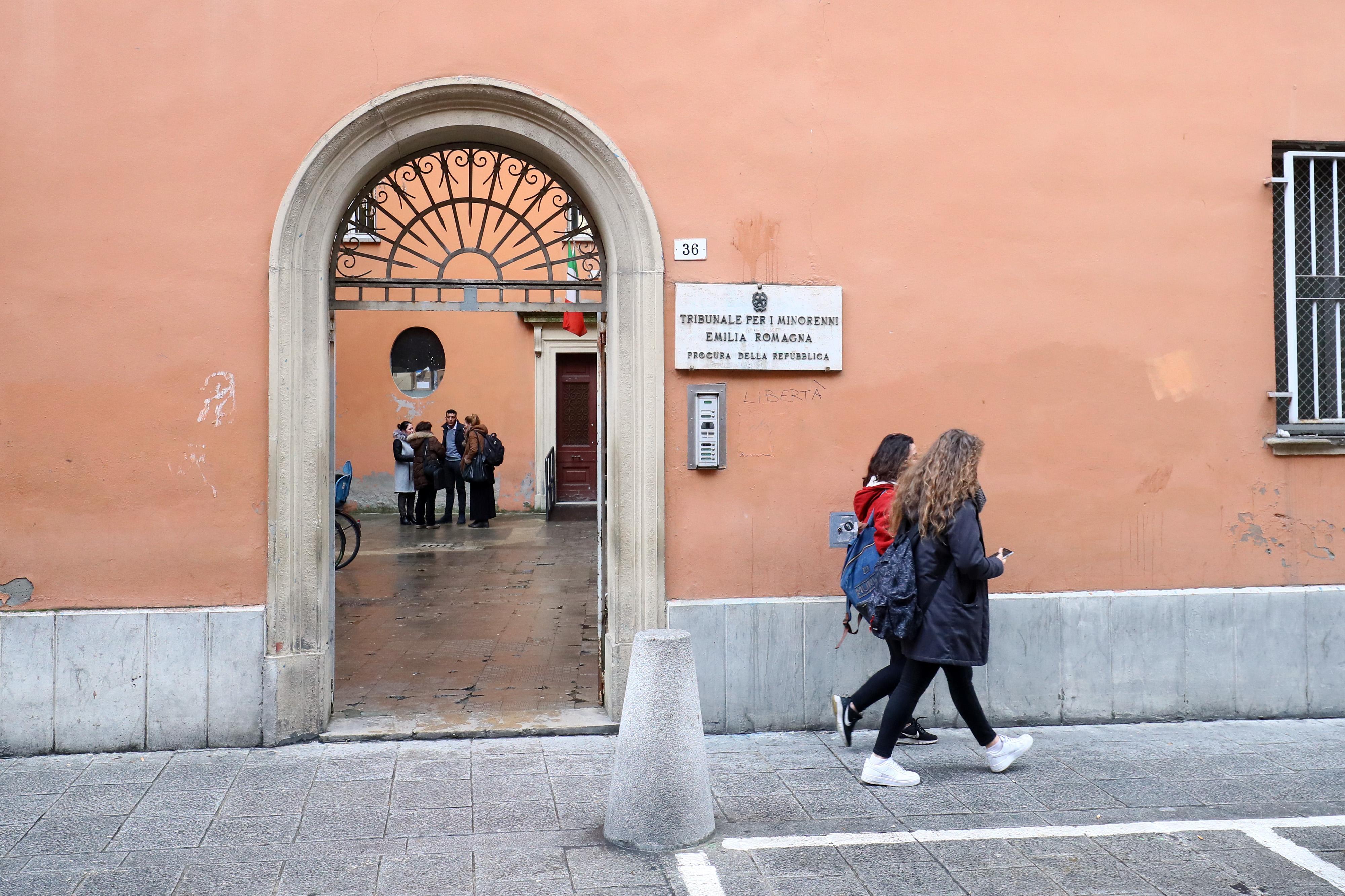 L'ingresso del tribunale dei minori a Bologna