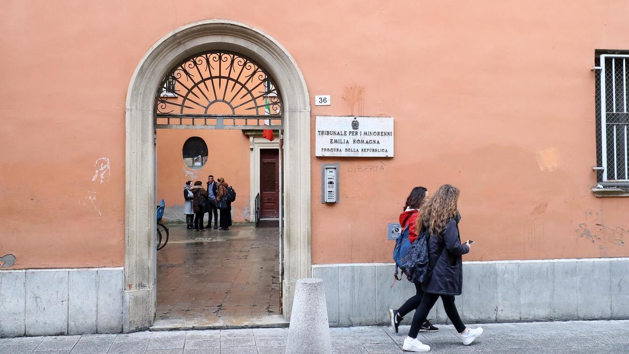 L'ingresso del tribunale dei minori a Bologna
