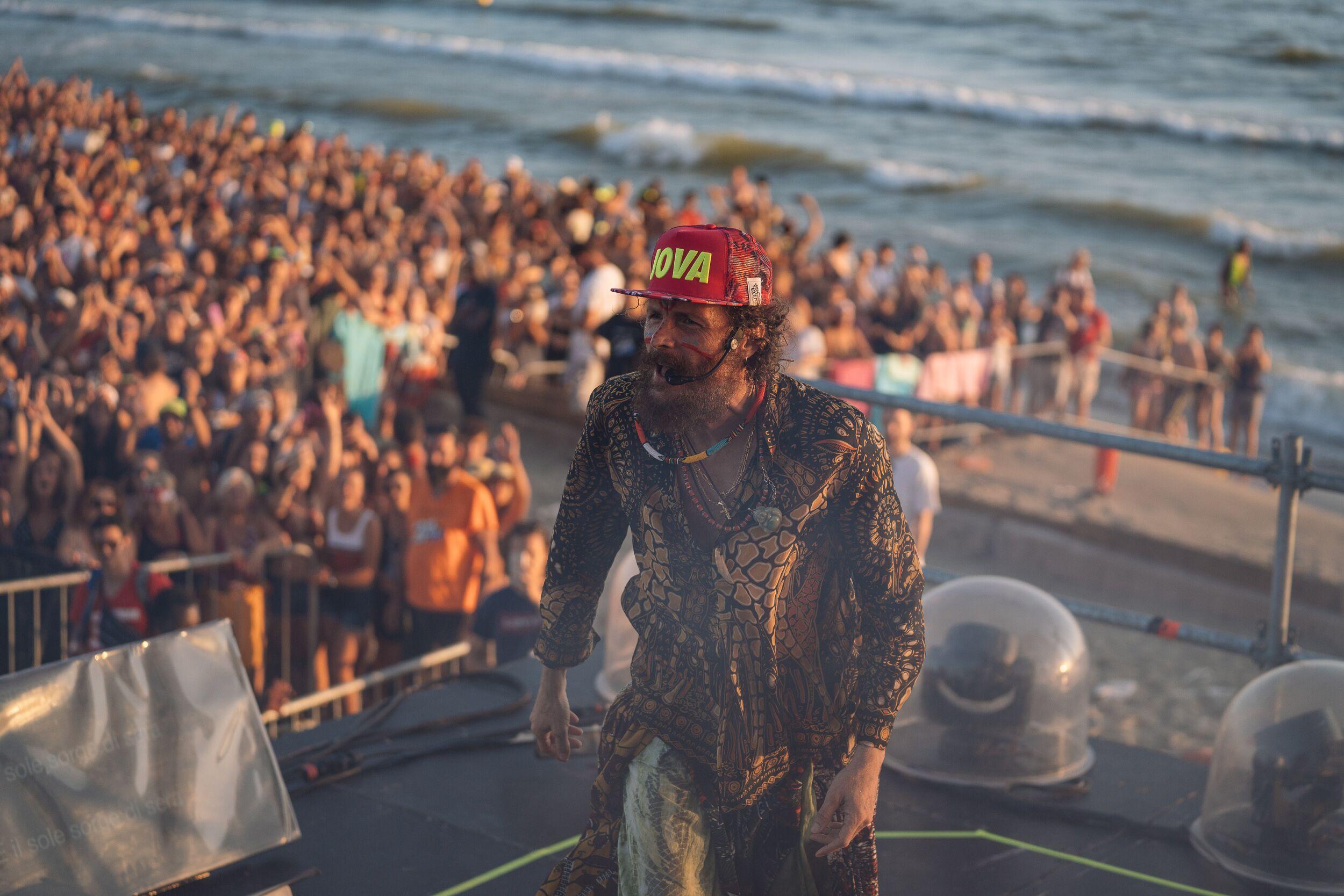 Jovanotti a Viareggio, la minoranza chiassosa che sperava in un flop 